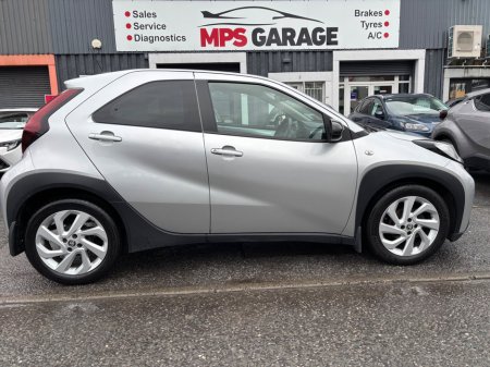 2022 Toyota Aygo 1.0 VVT-i x-play Smartphone €13,900
