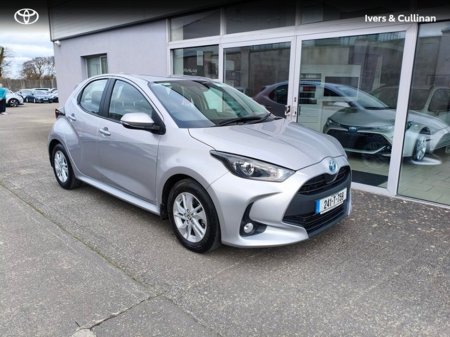 2024 Toyota Yaris - thumbnail 1