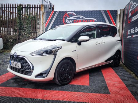 2019 Toyota Sienta - view 4