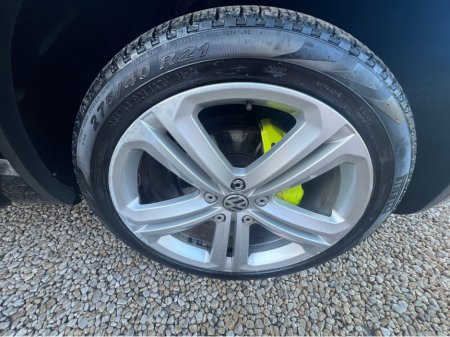 2018 Volkswagen Touareg - thumbnail 19