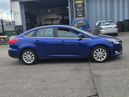 2016 Ford Focus - thumbnail 2