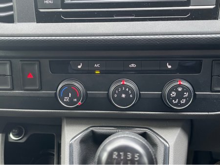 2024 Volkswagen Transporter T28 STARTLINE TDI P/V €25,950 thumbnail