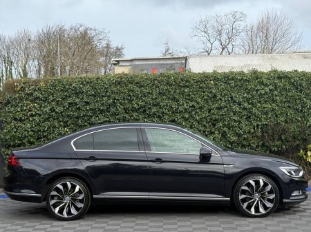 2018 Volkswagen Passat - view 2