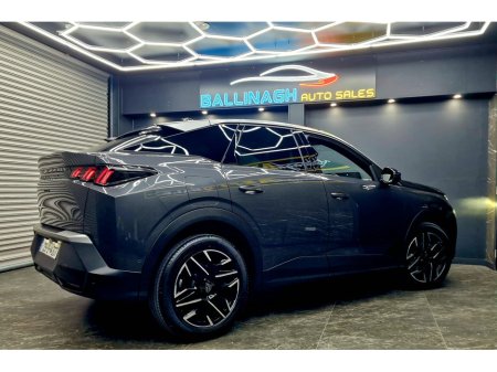 2025 Peugeot 3008 1.2 MHEV PureTech 136bhp eDCS6 Allure €35,950 thumbnail