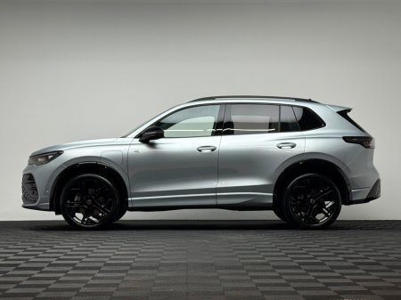 2025 Volkswagen Tiguan - thumbnail 4