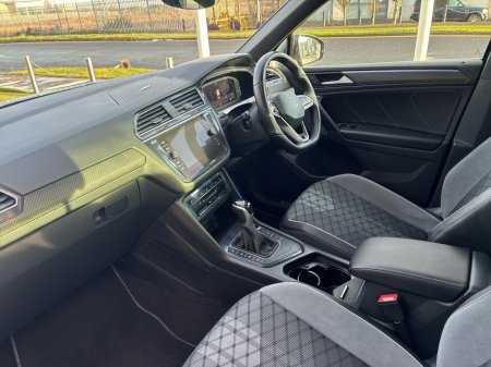 2022 Volkswagen Tiguan R-LINE 1.4 TSI PHEV 2 245HP 5DR thumbnail