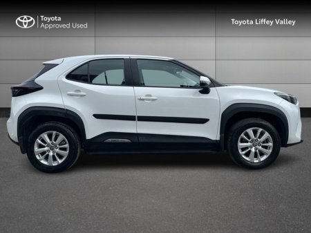 2024 Toyota Yaris Cross - thumbnail 3