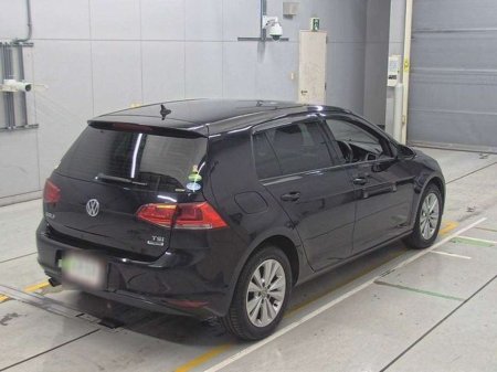 2015 Volkswagen Golf - view 2