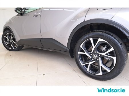 2017 Toyota C-HR HYBRID AUTO €17,995 thumbnail