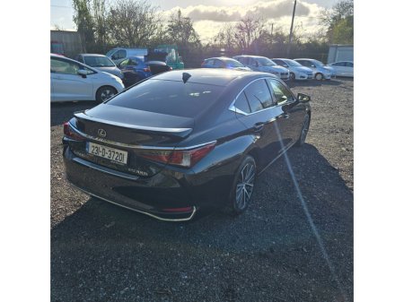 2023 Lexus ES 300 H ES300h Dynamic €43,950 thumbnail