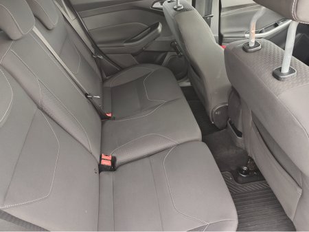 2016 Ford Focus - thumbnail 9