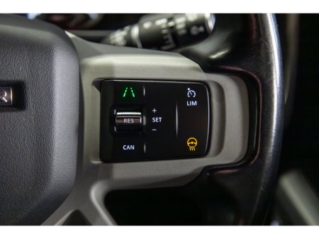 2022 Land Rover Defender  €56,911 thumbnail