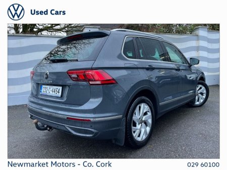 2023 Volkswagen Tiguan - view 3