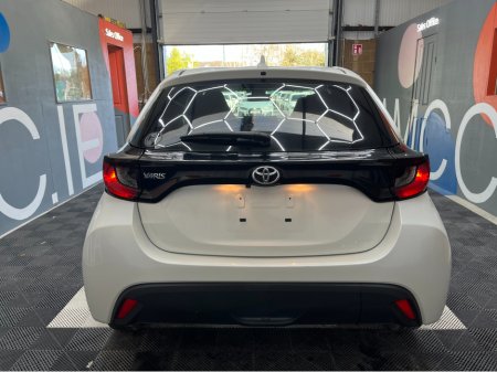 2022 Toyota Yaris - thumbnail 3