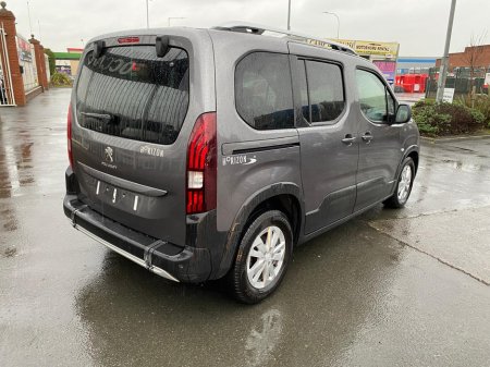 2019 Peugeot Rifter Horizon RE 3 seats + wheelchair €17,950
