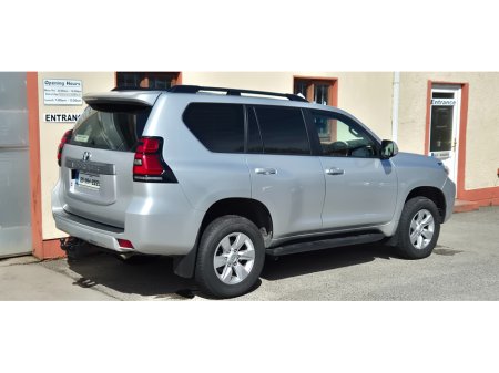 2021 Toyota Landcruiser - view 3