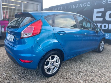 2014 Ford Fiesta - thumbnail 6