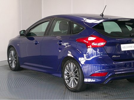2018 Ford Focus - thumbnail 10