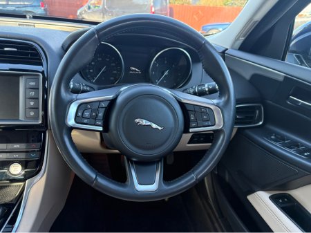 2017 Jaguar XE - thumbnail 20