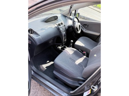 2009 Toyota Yaris - thumbnail 14