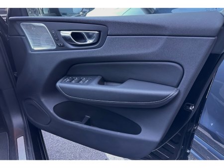 2025 Volvo XC60 - thumbnail 10