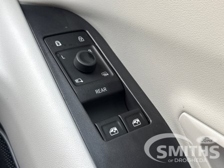 2026 Ford Capri PREMIUM 77KWH 286PS €49,950 thumbnail