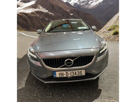 2019 Volvo V40 D3 (150hp) Momentum Edition Geartronic €15,888