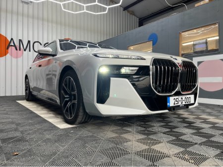 2025 BMW i7 - thumbnail 9