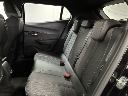 2025 Peugeot 2008 - thumbnail 8