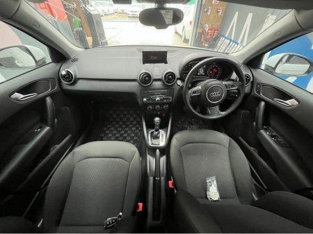 2016 Audi A1 2016 AUDI A1 TFSI 1.0 AUTOMATIC / CRUISE CONTROL / PARKING AID thumbnail