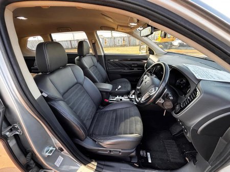 2018 Mitsubishi Outlander - thumbnail 5