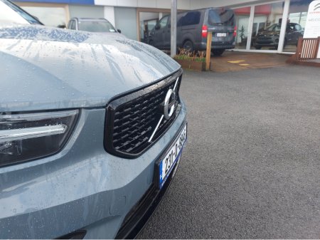 2023 Volvo XC40 T2 P R-DESIGN MAN 5DR €39,950 thumbnail