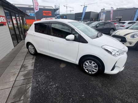 2017 Toyota Yaris - thumbnail 17