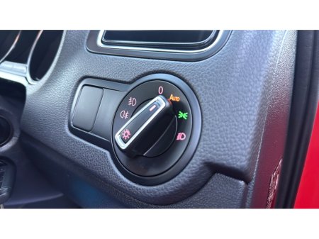 2016 Volkswagen Polo *HIGHLINE* 35,000KMS / LEATHER / HEATED SEATS / CAMERA / AUTO €13,900 thumbnail