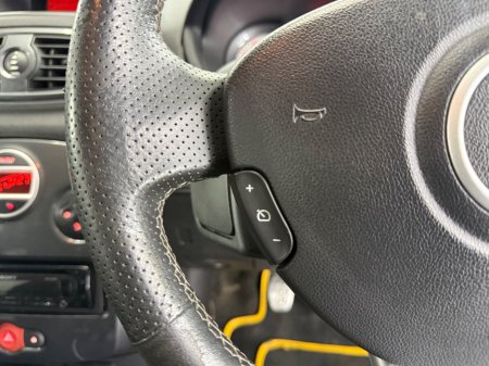 2012 Renault Clio - thumbnail 26