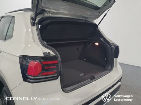 2026 Volkswagen T-Cross R-Line thumbnail