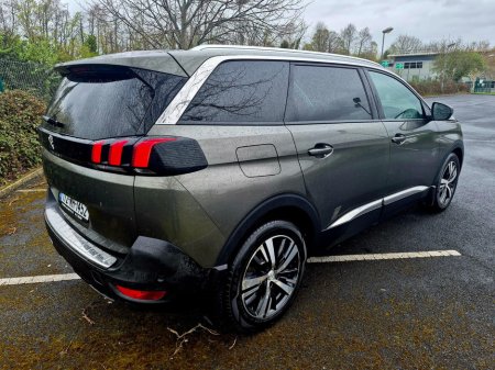 2017 Peugeot 5008 - thumbnail 9