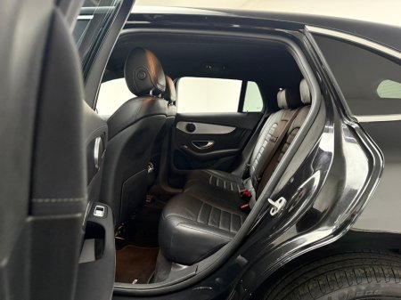 2022 Mercedes-Benz EQC 400 AMG LINE 4MATIC €32,990 thumbnail