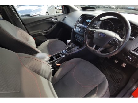 2017 Ford Focus - thumbnail 10