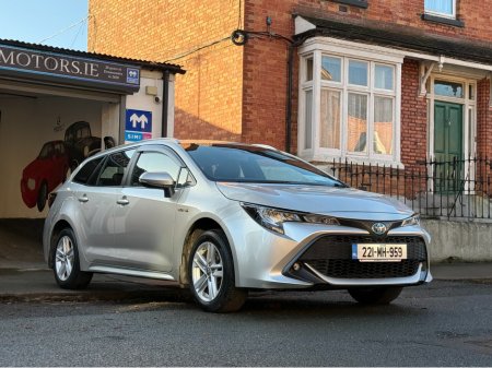 2022 Toyota Corolla 1.8 Hybrid Luna, New Nct 01/2028, Full Service History (16 Stamps!), Reversing Camera, Bluetooth, Cruise Control, Lane Assist, A/C, Alloys, Parking Sensors, 5 Door, Finance Available, Service Included €15,750 thumbnail