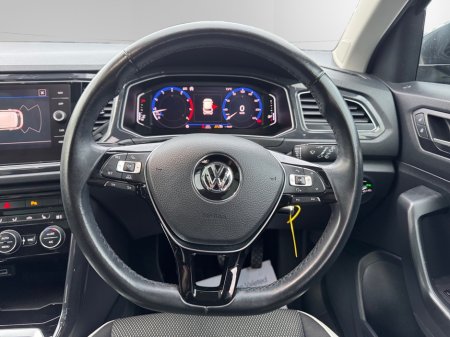 2018 Volkswagen T-Roc SPORT 1.5 TSI MANUAL GLASS ROOF €17,999 thumbnail