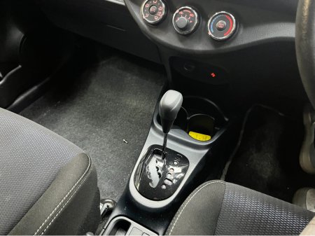 2018 Toyota Vitz - thumbnail 14