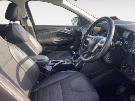 2016 Ford Kuga - thumbnail 10