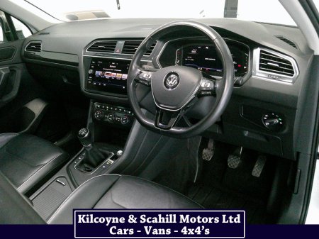 2020 Volkswagen Tiguan R-LINE 2.0 TDI MANUAL 6SPEED FWD 150HP 5DR thumbnail