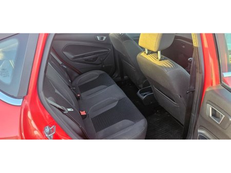 2015 Ford Fiesta - thumbnail 29