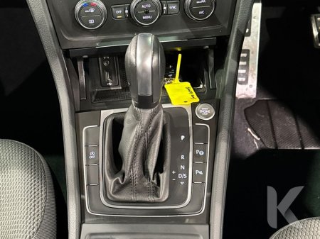 2020 Volkswagen Golf ESTATE 1.2L TSI - COMFORT LINE MEISTER - DIAMOND CUT ALLOYS - REVERSE CAMERA - CRUISE CONTROL - PADDLE SHIFT €19,950 thumbnail