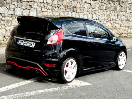 2013 Ford Fiesta - thumbnail 9