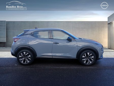 2025 Nissan Juke - view 4