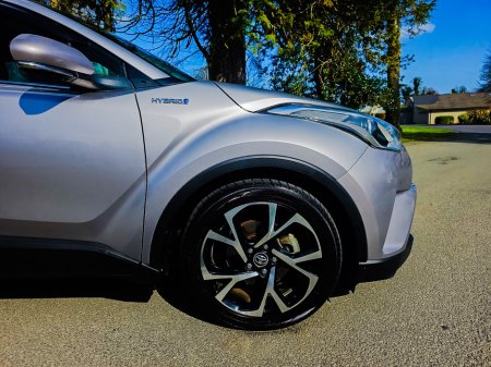 2017 Toyota C-HR - thumbnail 4