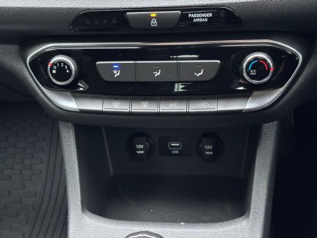 2021 Hyundai i30 1.0 GDI SE Connect 5dr €15,450 thumbnail